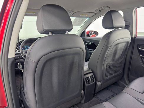 Used 2022 Kia Niro EX image 32