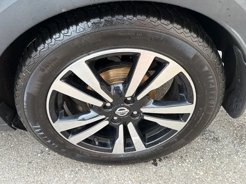 Used 2020 Nissan Kicks SR w/ SR Premium Package FWD image 9