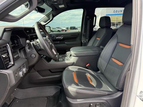 Used 2025 GMC Sierra 1500 AT4 w/ AT4 Premium Package AWD/4WD image 13