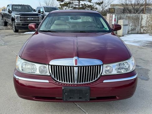 Used 1999 Lincoln Town Car Signature image 2
