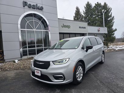 Used 2024 Chrysler Pacifica Touring-L