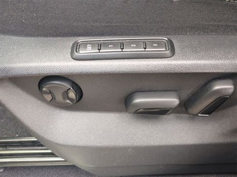 Used 2021 Volkswagen Atlas SEL R-Line image 18