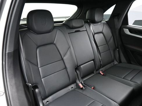 Certified 2025 Porsche Cayenne S AWD/4WD image 28
