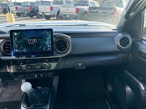 Used 2019 Toyota Tacoma TRD Off-Road w/ TRD Premium Off Road Package image 20