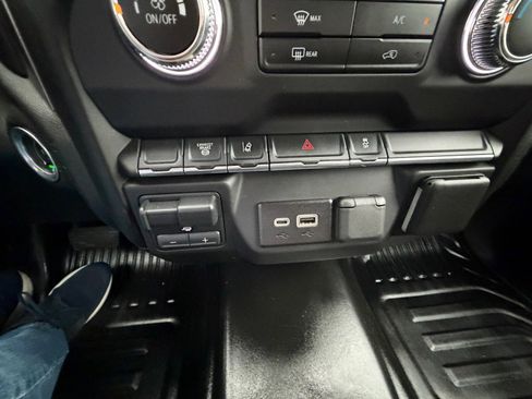 Used 2024 GMC Sierra 3500 Pro w/ Convenience Package image 14