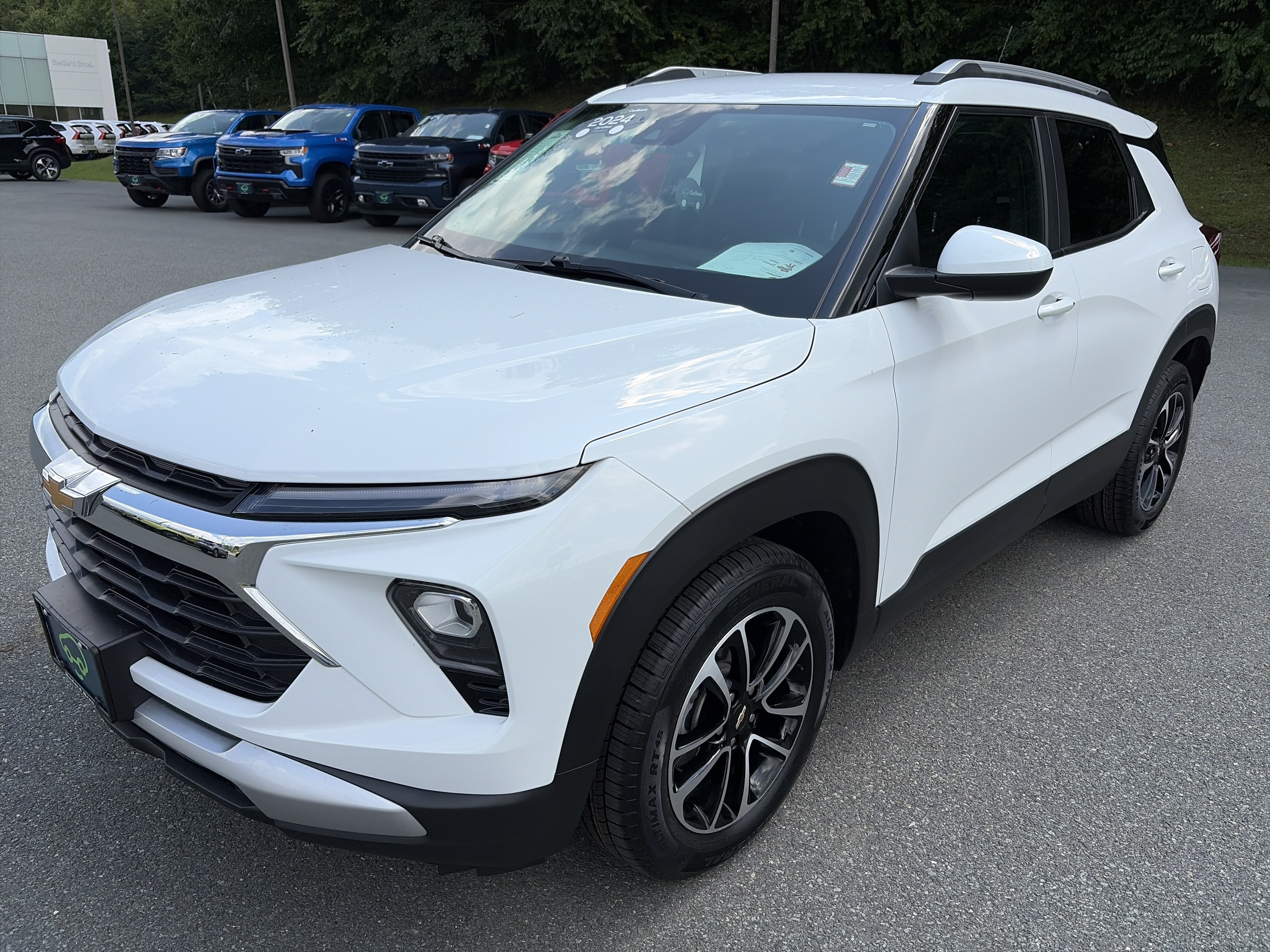 Certified 2024 Chevrolet TrailBlazer LT w/ LT Cold Weather Package FWD image 1