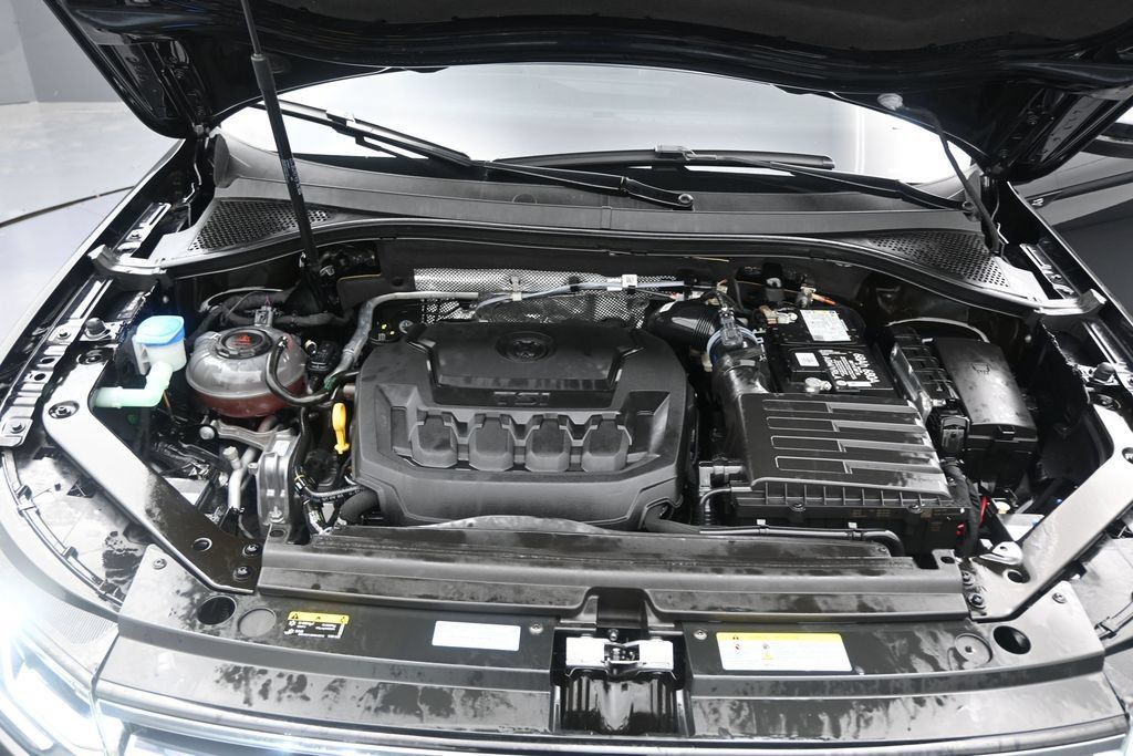 Used 2024 Volkswagen Tiguan SEL R-Line AWD/4WD image 17