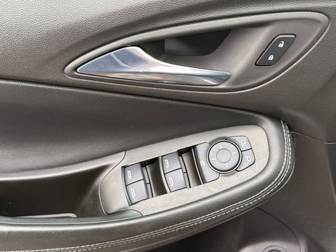 Used 2022 Buick Encore GX Select image 18