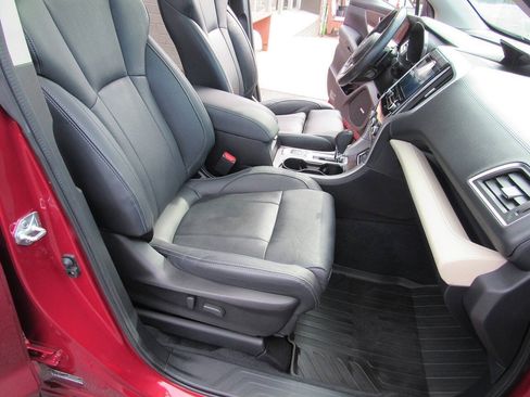Used 2021 Subaru Ascent Touring AWD/4WD image 22