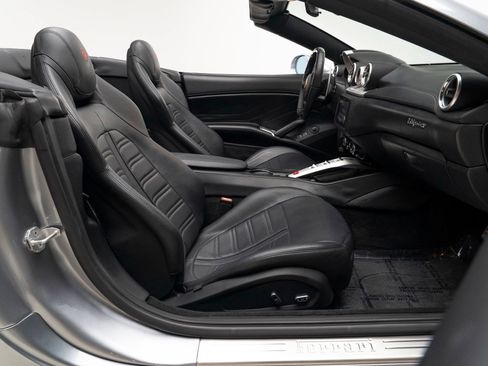 Used 2016 Ferrari California T RWD image 54