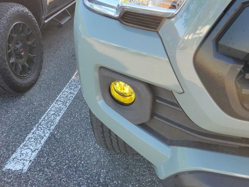 Used 2022 Toyota Tacoma SR5 w/ Trail Edition image 7