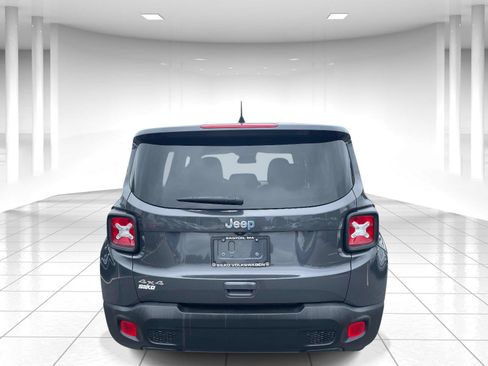 Used 2023 Jeep Renegade Latitude AWD/4WD image 4
