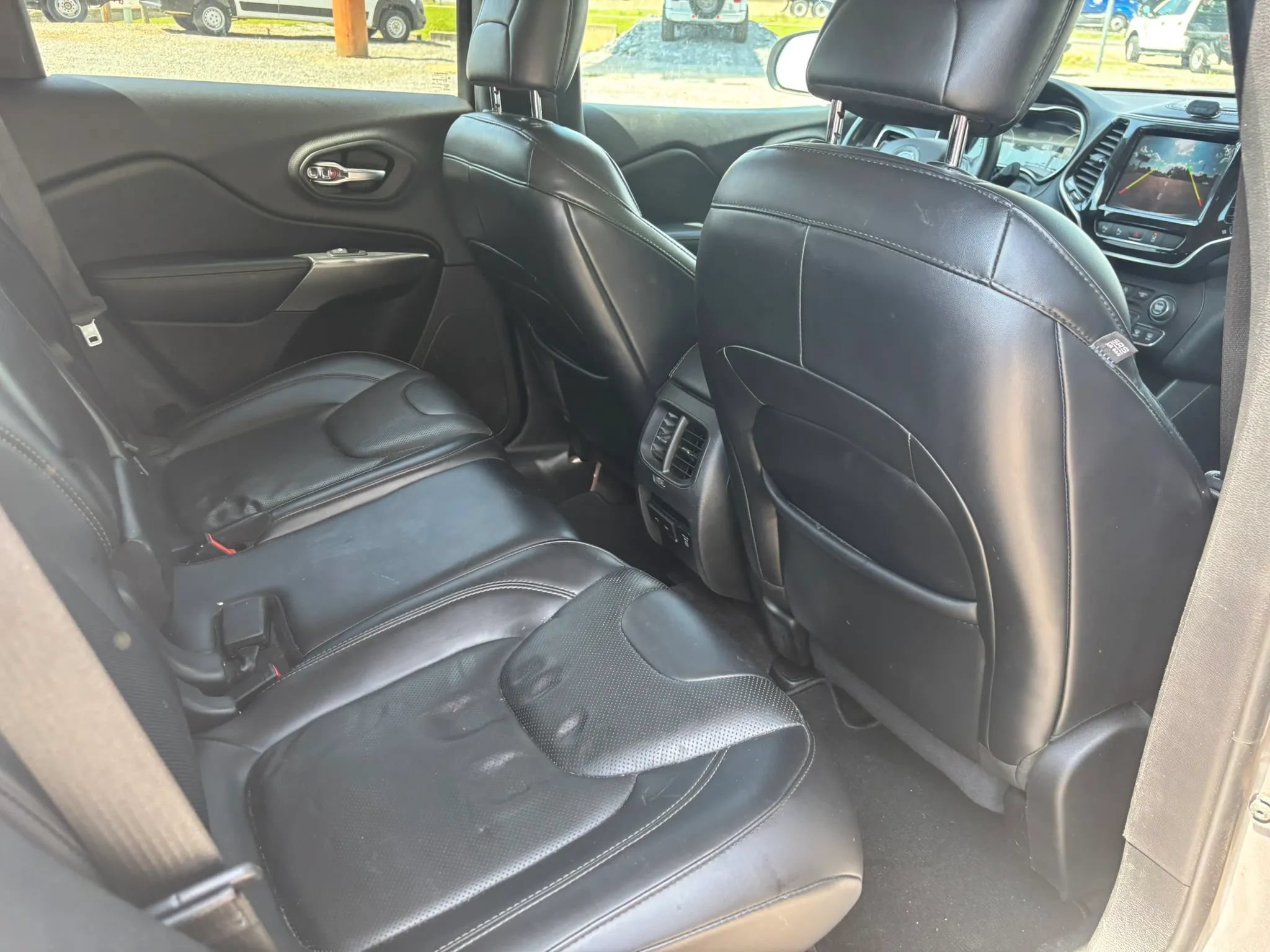 Used 2019 Jeep Cherokee Limited w/ Luxury Group AWD/4WD image 16