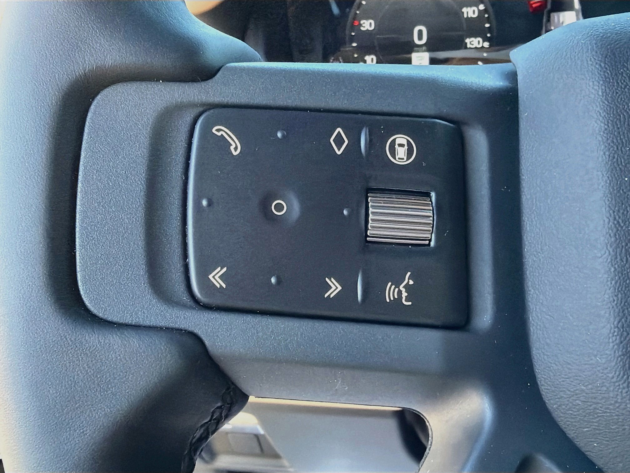 New 2026 Land Rover Defender 110 X-Dynamic SE AWD/4WD image 37