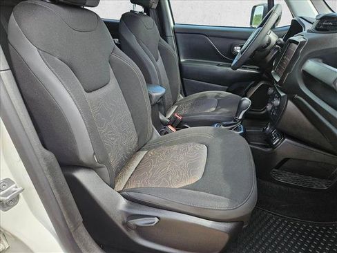 Used 2023 Jeep Renegade Latitude AWD/4WD image 19