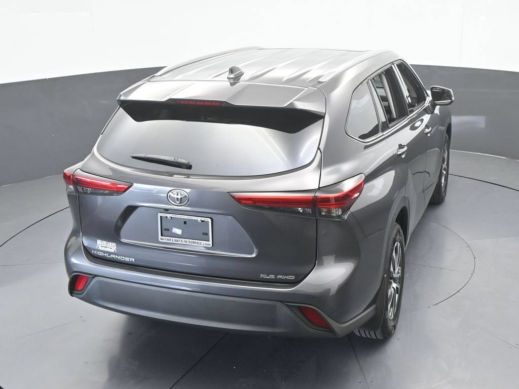 Used 2022 Toyota Highlander XLE AWD/4WD image 50
