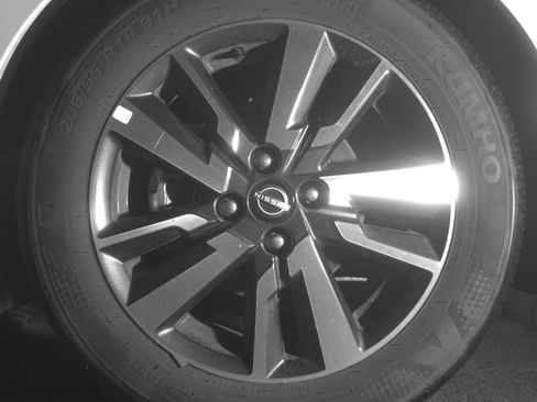 Used 2025 Nissan Versa SV w/ Trunk Package image 12