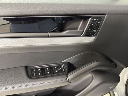 Certified 2025 Porsche Cayenne image 33