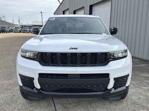 New 2025 Jeep Grand Cherokee L Altitude image 2