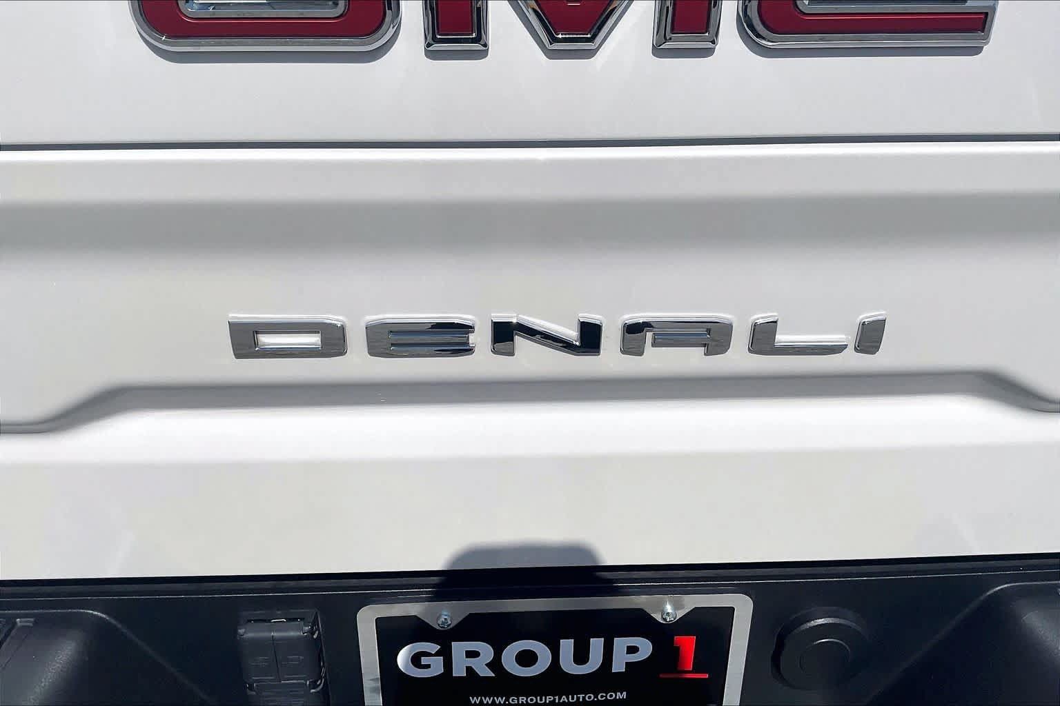 Used 2024 GMC Sierra 1500 Denali w/ Technology Package AWD/4WD image 10