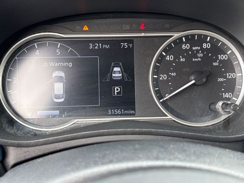Used 2025 Nissan Versa SV FWD image 38