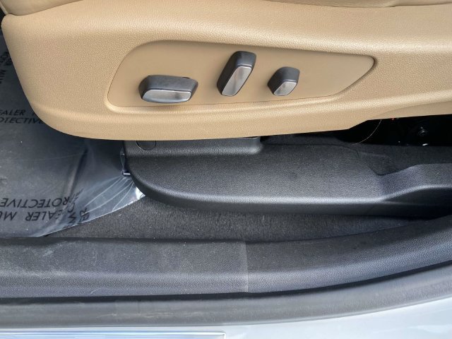 Used 2024 Cadillac XT6 Premium Luxury w/ Platinum Package FWD image 13