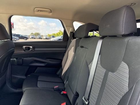 Used 2023 Kia Sorento LX image 11