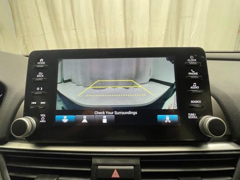 Used 2019 Honda Accord EX image 25