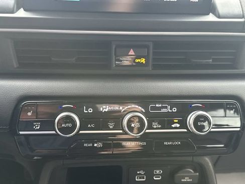 Used 2025 Honda Pilot Touring image 19