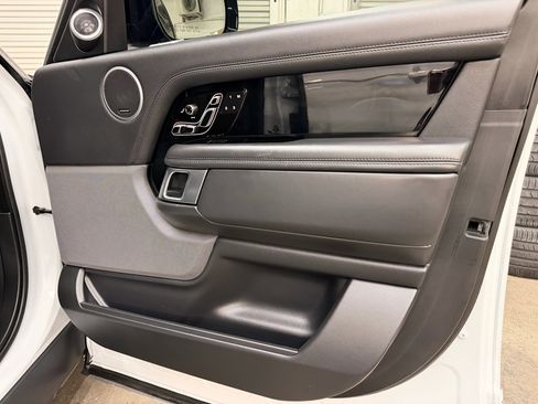Used 2020 Land Rover Range Rover Long Wheelbase HSE image 32