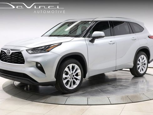 Used 2022 Toyota Highlander Limited FWD image 1