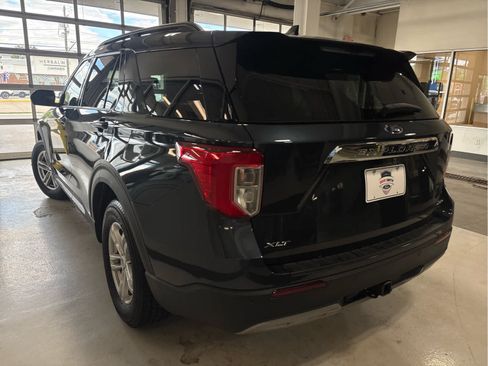 Used 2022 Ford Explorer XLT w/ Equipment Group 202A AWD/4WD image 5