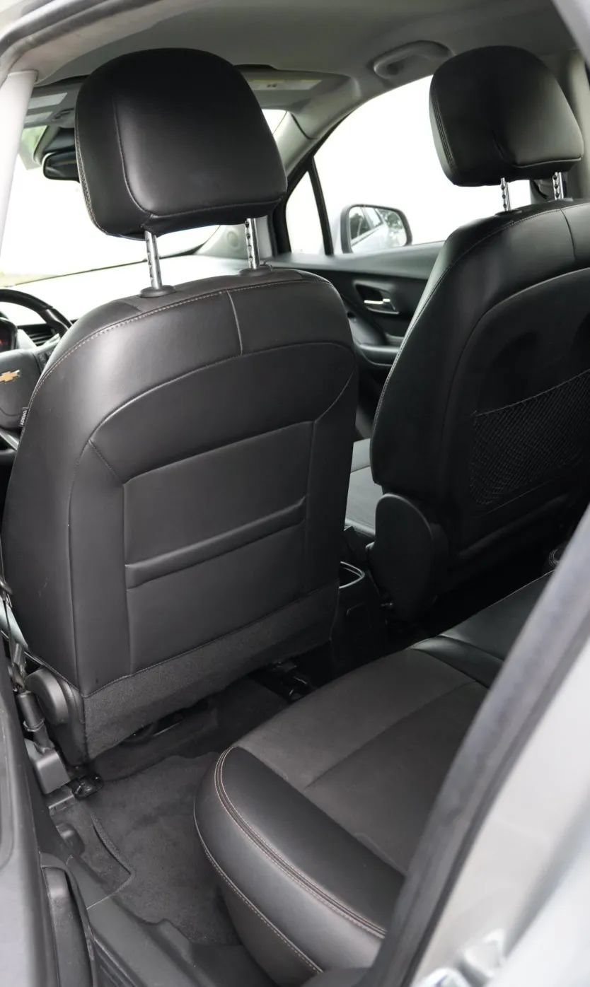 Used 2021 Chevrolet Trax LT w/ LT Convenience Package FWD image 11
