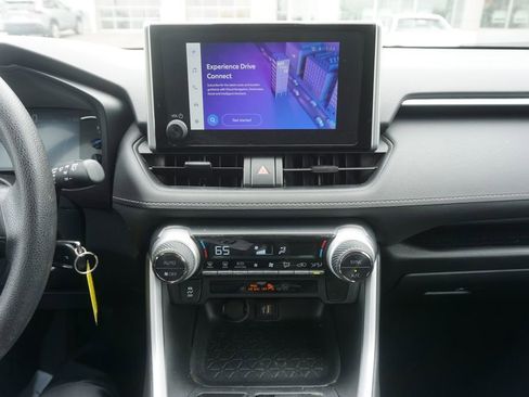 Used 2023 Toyota RAV4 LE AWD/4WD image 8