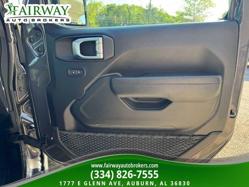 Used 2025 Jeep Wrangler Willys image 28