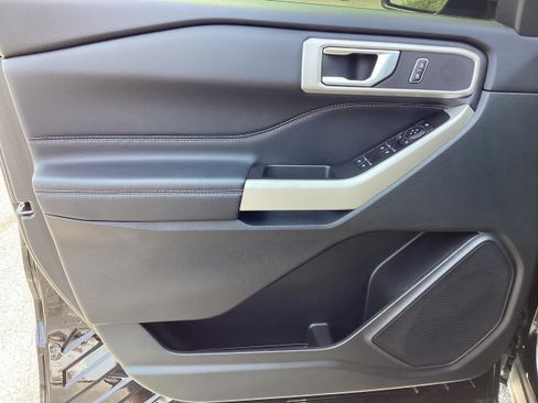 Used 2023 Ford Explorer XLT w/ Equipment Group 202A AWD/4WD image 17