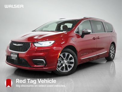 Used 2025 Chrysler Pacifica Pinnacle