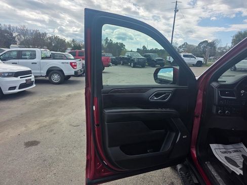 Used 2021 Chevrolet Tahoe Z71 w/ Z71 Signature Package image 6