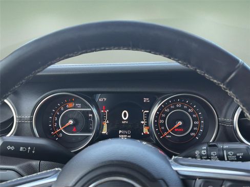Used 2019 Jeep Wrangler Unlimited Sahara AWD/4WD image 12