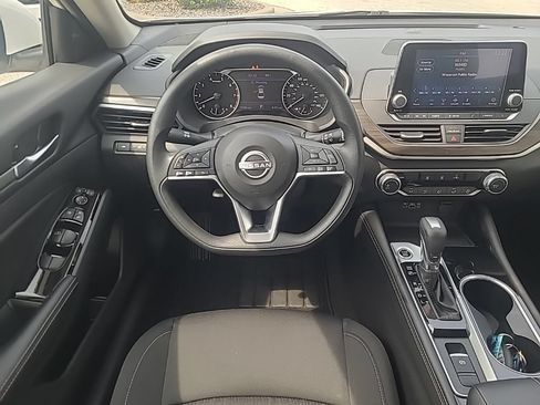 Used 2023 Nissan Altima 2.5 SV AWD/4WD image 15