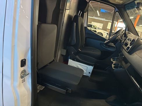 Used 2020 Mercedes-Benz Sprinter 2500 image 8
