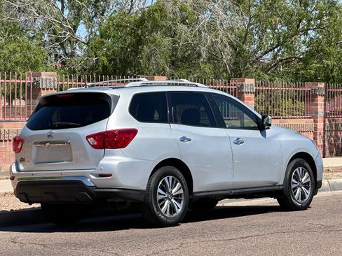 Used 2017 Nissan Pathfinder SL image 10