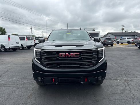 Certified 2024 GMC Sierra 1500 AT4 w/ Technology Package AWD/4WD image 8