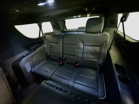 Used 2023 Chevrolet Suburban Premier image 30