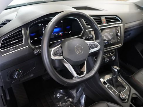 Used 2024 Volkswagen Tiguan SE AWD/4WD image 17