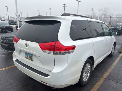 Used 2011 Toyota Sienna XLE image 3