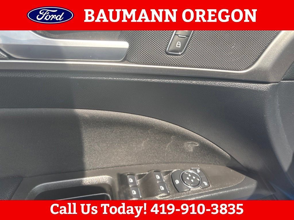 Used 2020 Ford Fusion SE FWD image 17