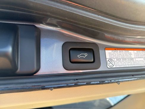 Used 2020 Lexus LX 570 4WD w/ Luxury Package image 27