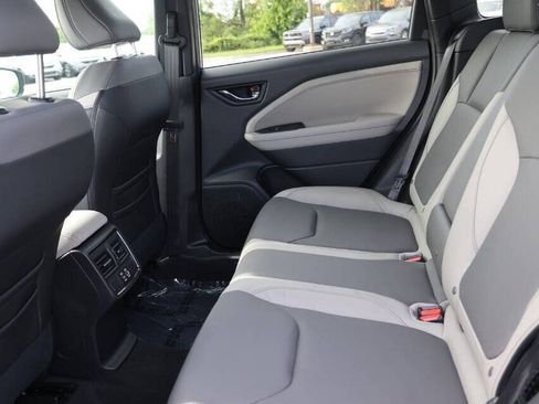 Used 2025 Subaru Forester Limited AWD/4WD image 17