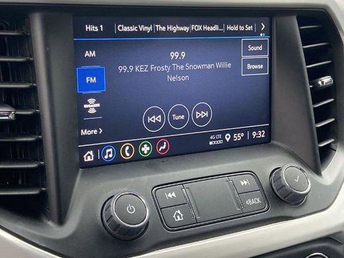 Used 2023 GMC Acadia SLE w/ Driver Convenience Package image 9